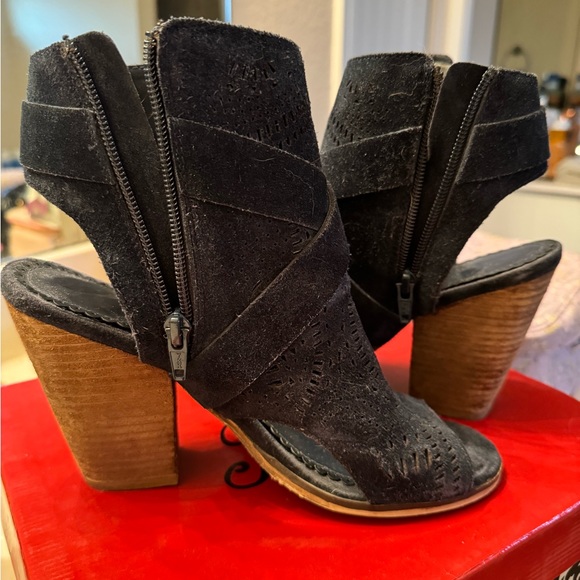 Naughty Monkey navy suede side-zip peep toe booties in VGUC. - Picture 1 of 7